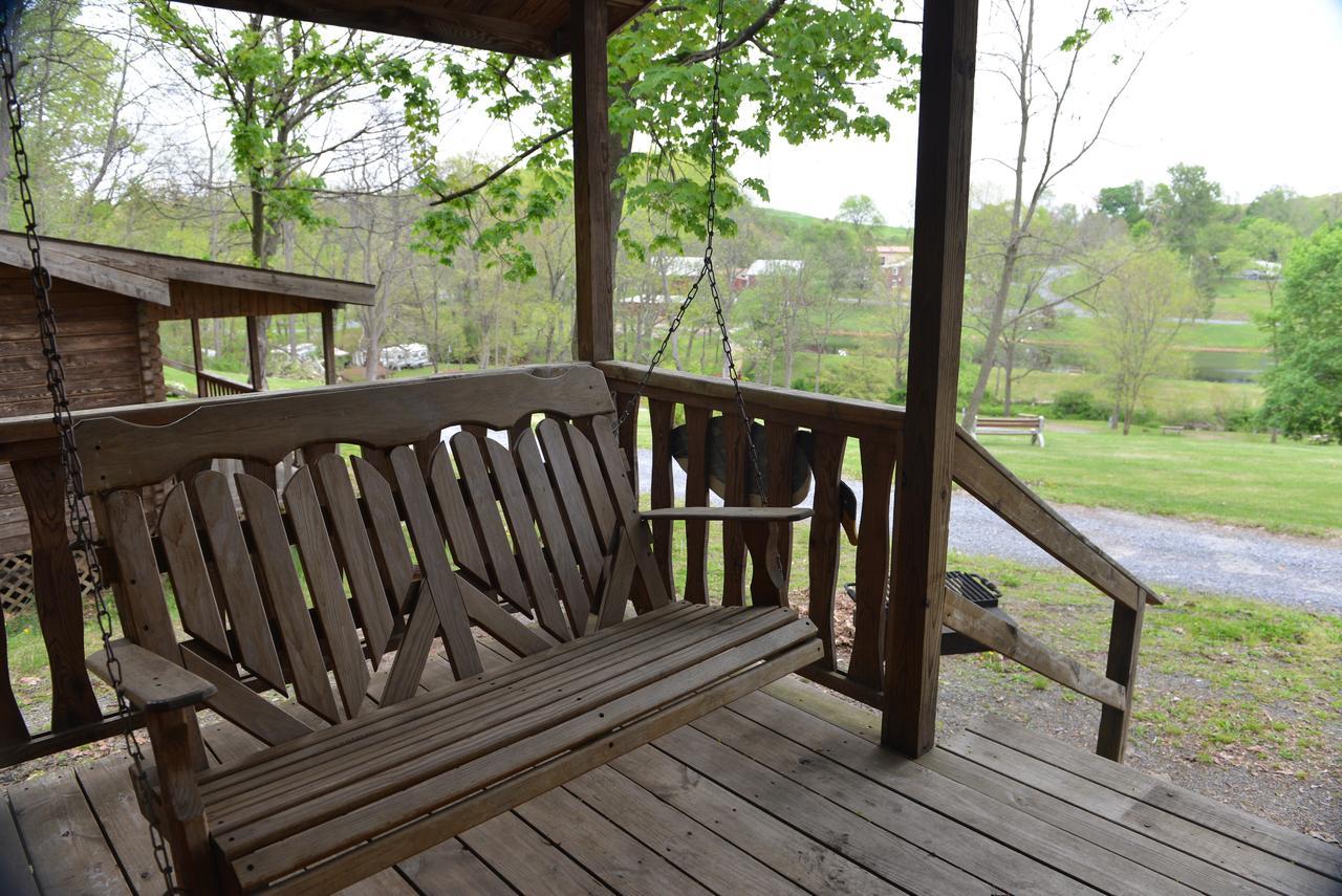 Robin Hill Camping Resort One-Bedroom Cottage 8 Lenhartsville ภายนอก รูปภาพ