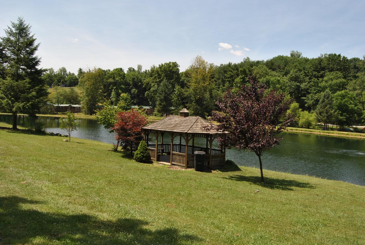 Robin Hill Camping Resort One-Bedroom Cottage 8 Lenhartsville ภายนอก รูปภาพ